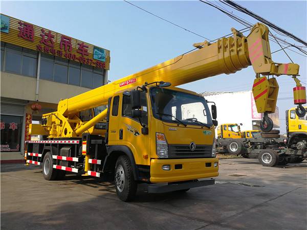 四川廣安16噸吊車選購(gòu)指南 陜汽唐駿東風(fēng)型號(hào)對(duì)比與售價(jià)解析